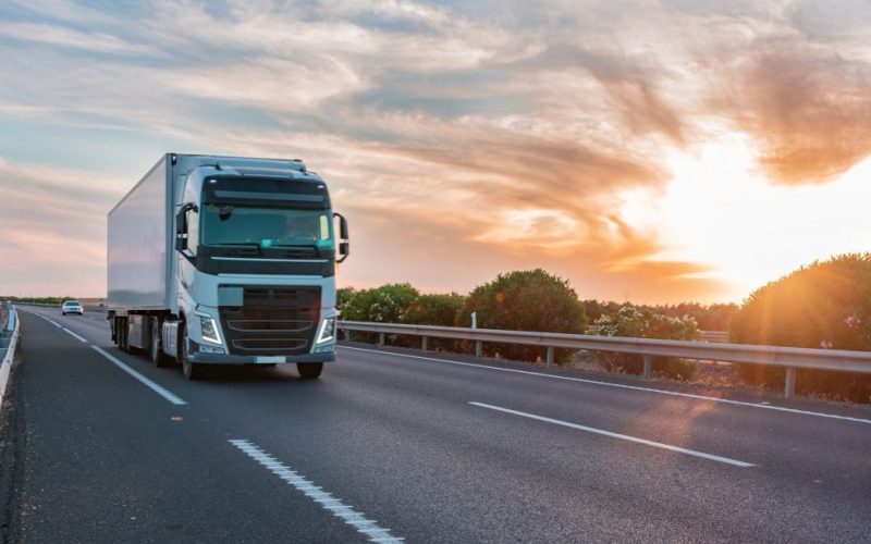 Lastbil på väg